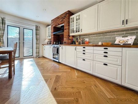 3 bedroom semi-detached house to rent - Photo 4