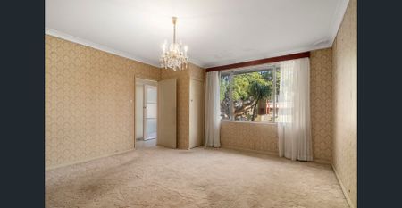 Large 3-Bedroom House with Garage in the Heart of Balmain Village - 3 Month Short Term Lease - Photo 2