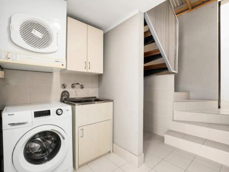 “COSY STUDIO IN THE HEART OF JOONDALUP!!” - Photo 2