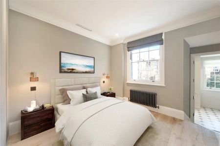 2 bedroom maisonette in Notting Hill - Photo 3