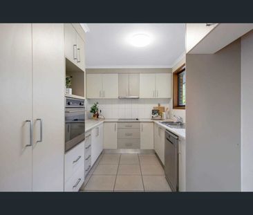 48 Karina Crescent, Broadbeach Waters, Qld 4218 - Photo 3