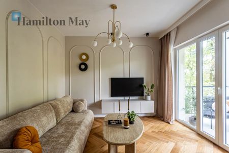 Nowoczesny, świeżo wykończony apartament z widokiem na park, 2 miejscami parkingowymi i komórką lokatorską w nowej inwestycji na Woli - Фото 2