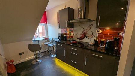 2 bedroom flat to rent - Photo 2