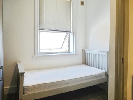 1 bedroom property to rent - Photo 2