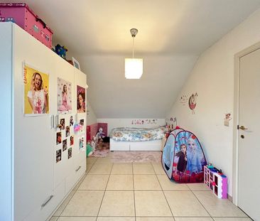 Ruim Duplexappartement met 2 slaapkamers en groot terras te Nerem (... - Photo 4