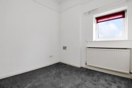 2 bedroom Flat To Let - Photo 2