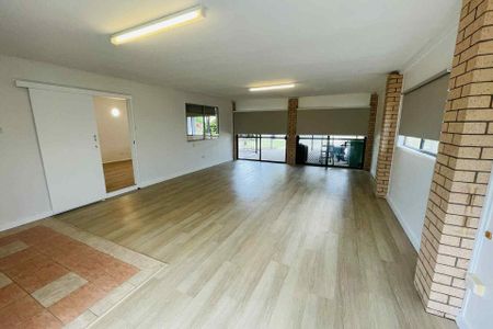 Perfect Location - beautifully renovated home. Family dream - Photo 4