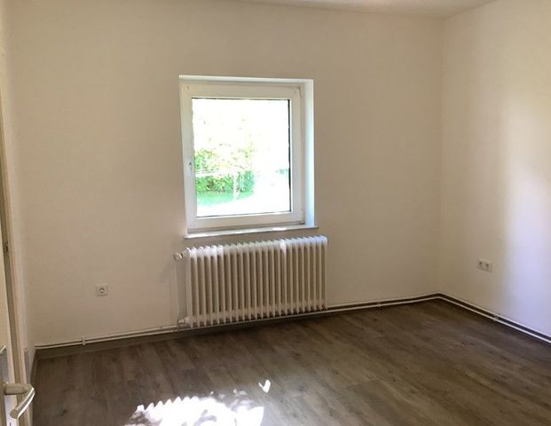 Helle 2,5 Zimmer Erdgeschoss Wohnung zu sofort anmietbar! - Photo 1