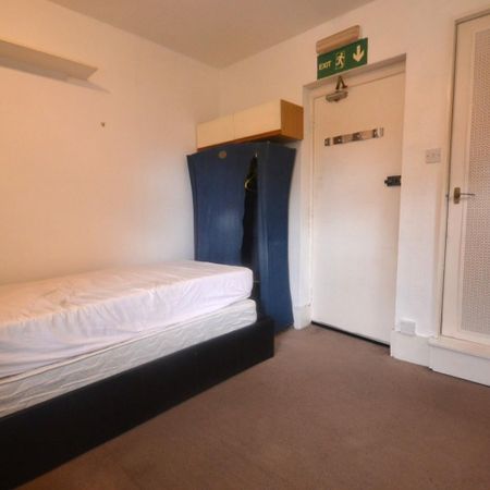1 bedroom Flat To Let - Photo 4