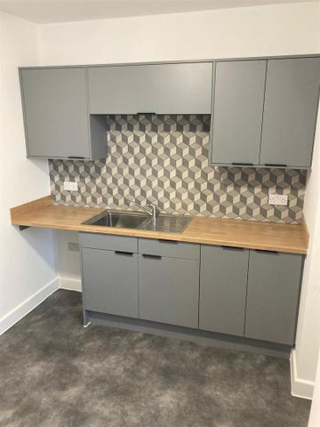 2 bed terraced house to rent in Grange Street, Burnley, BB11 - Photo 2