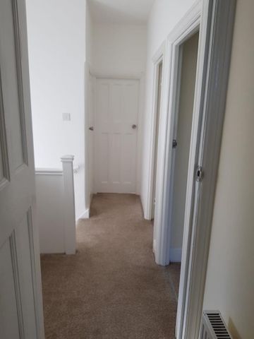 4 bedroom semi-detached house to rent - Photo 3