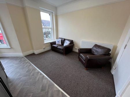 4 bedroom apartment to rent - Photo 2