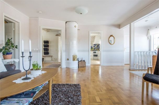 Rymlig villa i trygga Alsike, Knivsta - Foto 1