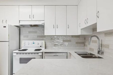 Valleyview Manor — 2 bedroom 1.5 bathroom - Photo 2