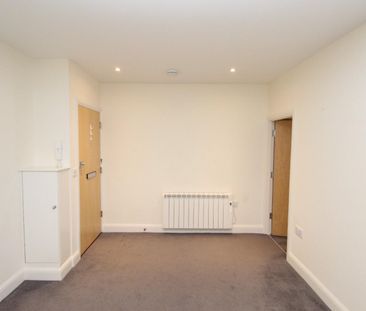 1 bedroom Flat To Let - Photo 2