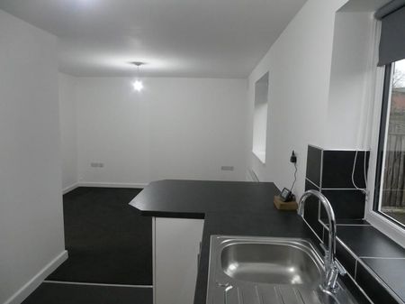 2 bedroom ground floor flat to rent - Photo 4