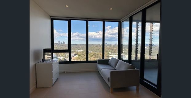 Luxury Furnished 1 Bedroom + 1 Study Apartment with Stunning City Views - Photo 1