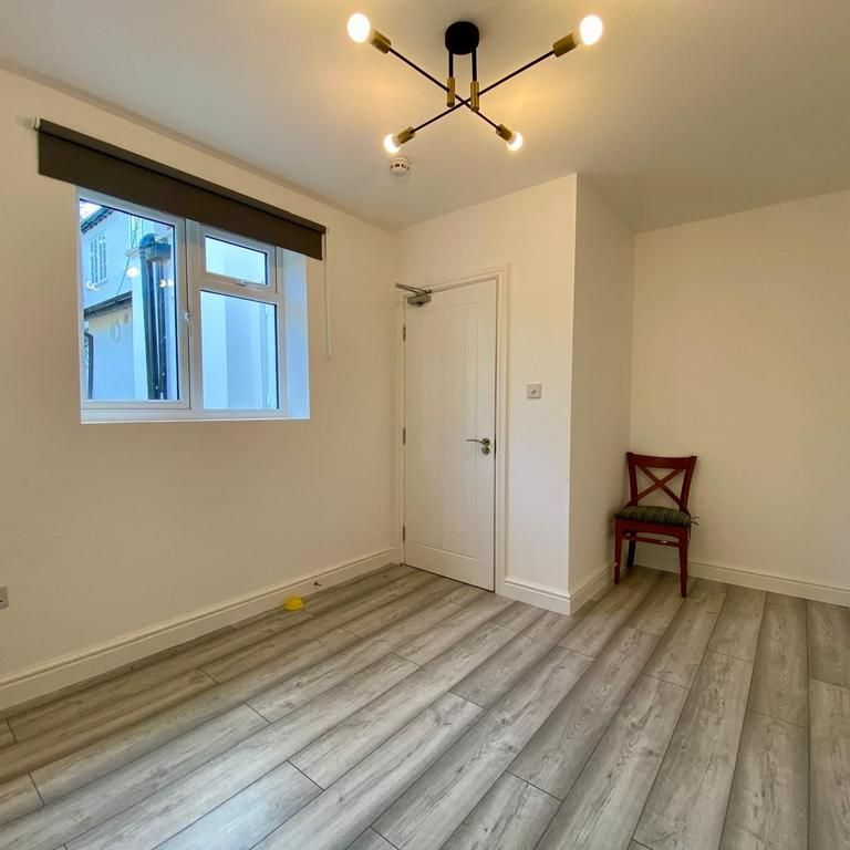 9 bedroom detached house to rent - Photo 1