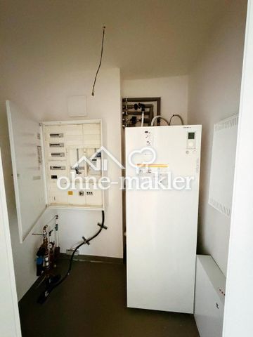 Neubau/Erstbezug: Familienhaus mit viel Holz, Bodentiefen Fenstern und Feldblick - Photo 2