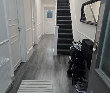 Room in a Shared House, St. Marys Road, NW10 - Photo 1