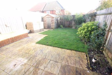 3 bedroom semi-detached house to rent - Photo 3