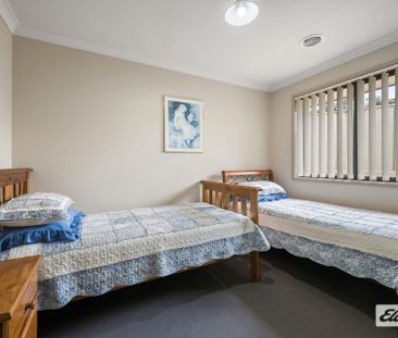 Beautiful Three Bedroom Townhouse - Photo 4