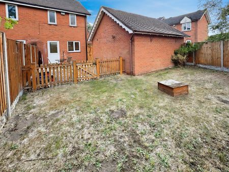 2 bedroom end of terrace house to rent - Photo 3