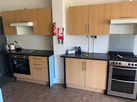 Room in a Shared House, Grosvenor Road, IG1 - Photo 4