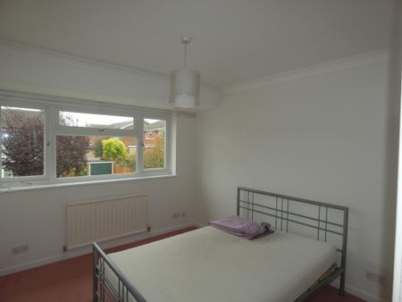 3 bedroom semi-detached house to rent - Photo 2