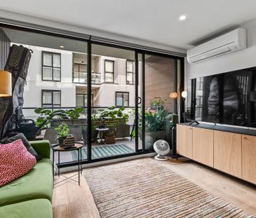 Stylish One-Bedroom Apartment in Prime Location - Photo 2