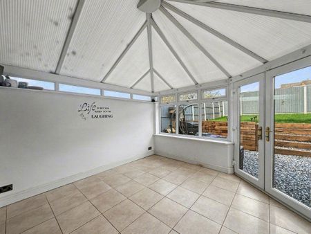 3 bedroom semi-detached house to rent - Photo 3