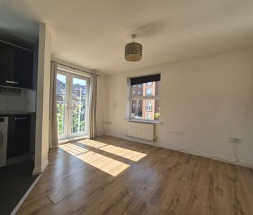 Brett Young Close, Halesowen, B63 - Photo 2