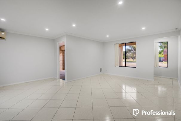 Street-Front Villa in Convenient Nollamara Location - Photo 1