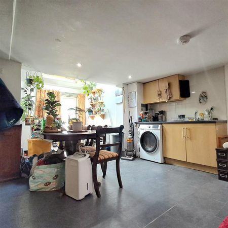 1 bedroom semi-detached house to rent - Photo 5