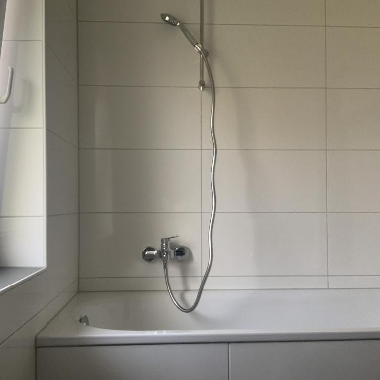 2,5 Zimmer Wohnung mit modernem Wannenbad - Photo 1