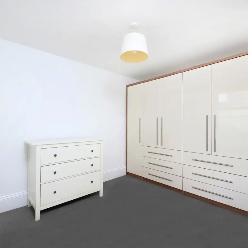 2 bedroom flat in Clapham - Photo 1