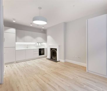 A brilliant studio flat in South Kensington situated on a popular g... - Photo 2