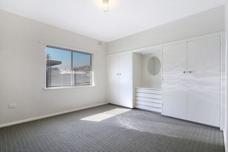 Central Convenience, Quiet Comfort & Just a Stroll to Dean Street - Photo 2