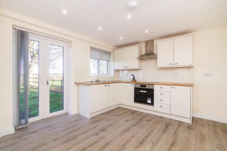 2 bedroom semi-detached house to rent - Photo 4