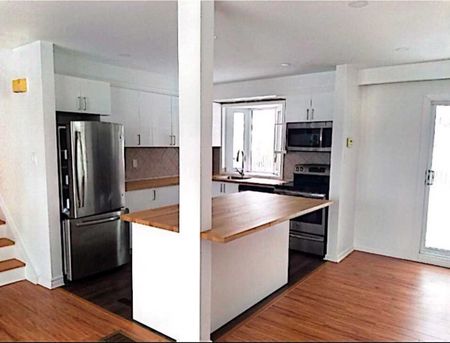 For Lease - 51 Steel Street Unit# Main & Second Floor, Barrie, Ontario - Photo 2