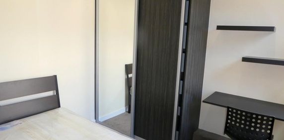 5 bedroom end of terrace house to rent - Photo 2