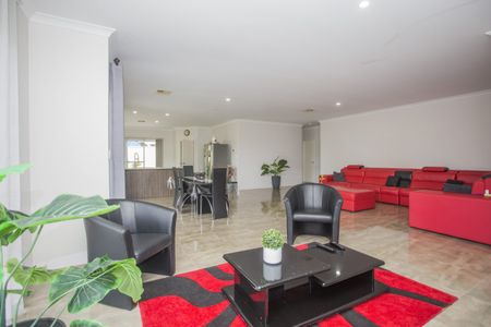 HUGE WELL MAINTAINED FAMILY HOME IN A QUIET STREET! NEAR KWINANA MARKETPLACE & COSTCO! - Photo 3