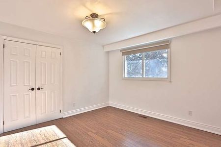 For Lease - 1336 Queen Victoria Avenue, Mississauga, Ontario - Photo 2