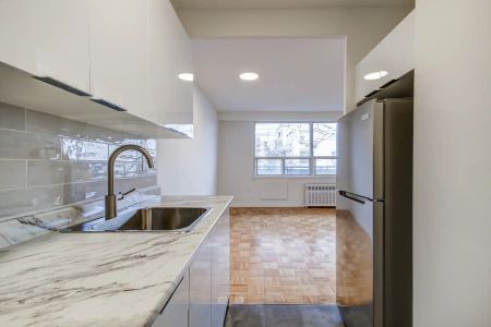 1833 & 1835 Bayview Ave. — Bachelor - Photo 5