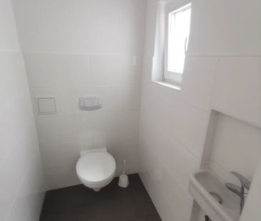 Helle 3-Zimmer Dachgeschosswohnung mit Terrasse, Klimaanlage, Kelle... - Photo 6