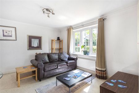 Fircroft Road, Englefield Green, Egham, Surrey, TW20 0TY - Photo 2