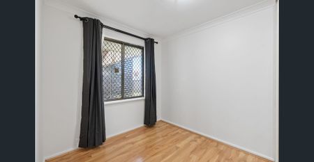 Well presented 3 x 1 x 2 home with a massive outdoor entertaining area. Space, security and comfort. - Photo 4