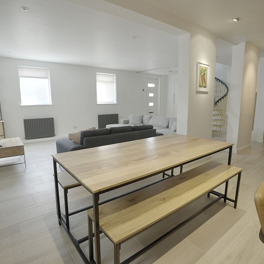 3 Bed Semi-Detached House, Burnt Ash Hill, SE12 - Photo 1