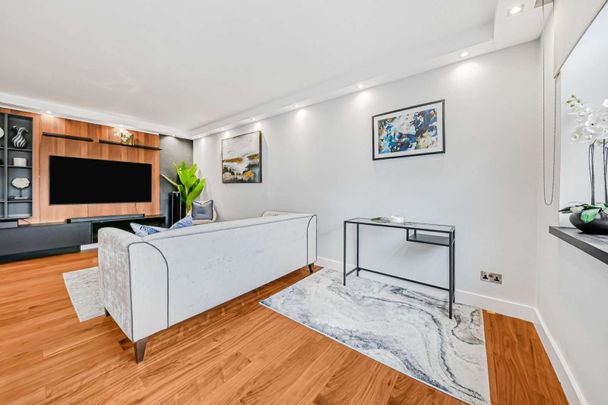 A stunning One-Bedroom Apartment at Nottingham Terrace, London NW1 - Photo 1