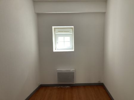 T3 AVEC BUREAU ET TERRASSE - TARARE - Photo 4